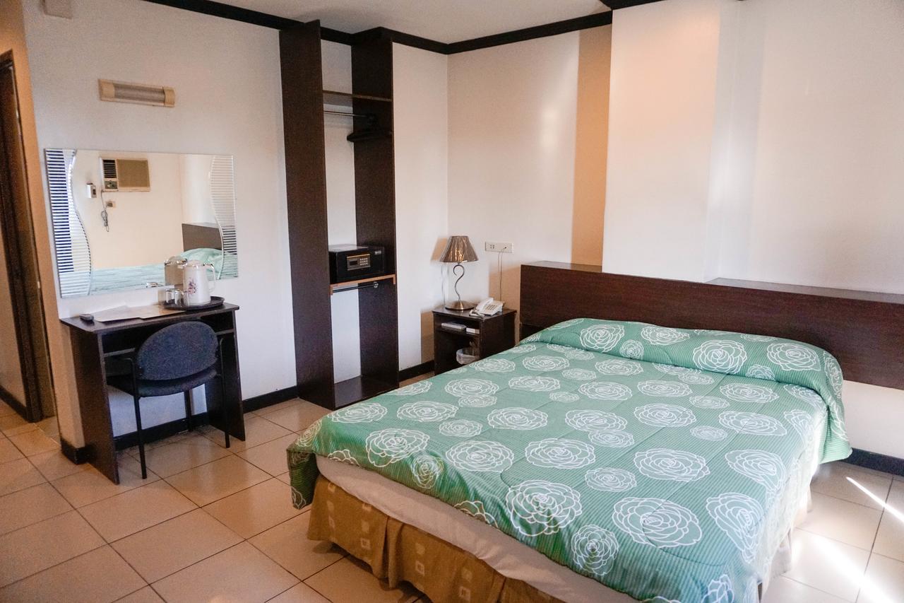 Crowne Garden Hotel Cebu Exterior foto